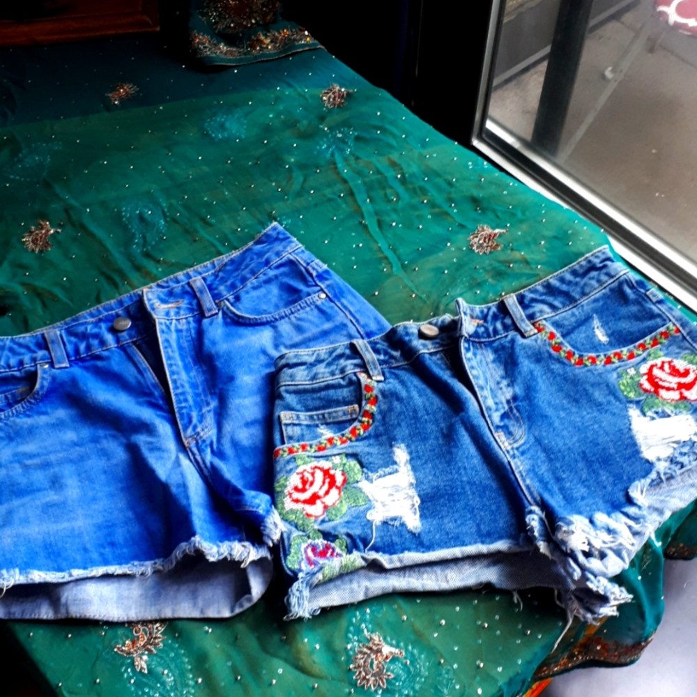 2 pairs of shorts
